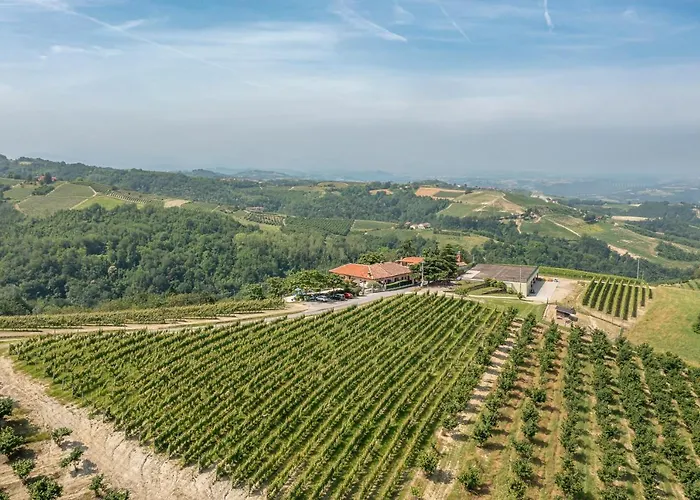 Cantine Bevione - With Air Conditioning Couette-café Belvedere Langhe